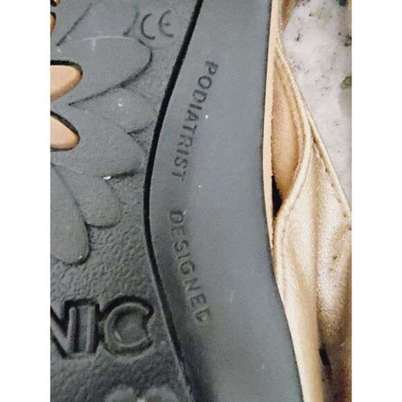 Vionic Size 7 Orthaheel Sandals Bejeweled Thong Arch Support - Picture 6 of 6